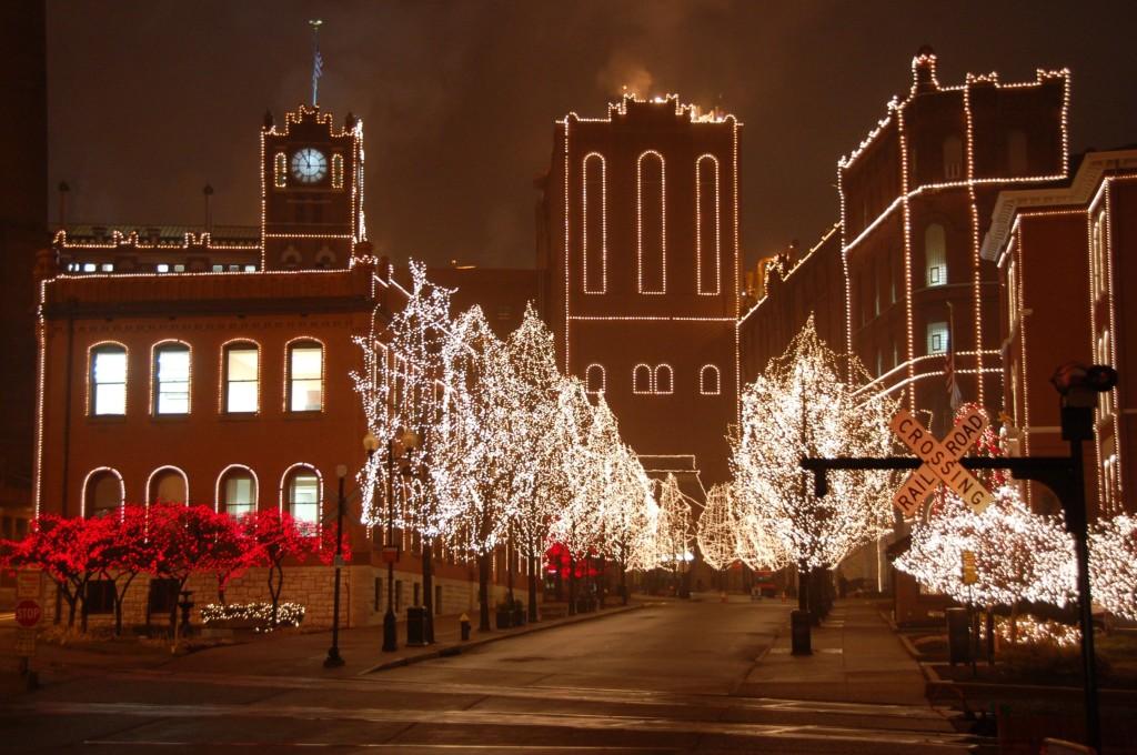 Every year the Anheuser Bush Brewery decorates all their buildings with beautiful Christmas lights to gear up for the holidays. 