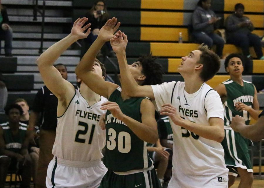 Joe Soete (11, #21) and Evan Knobbe (10, #30)