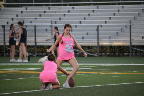 Juniors and Seniors Battle for Powderpuff Champion