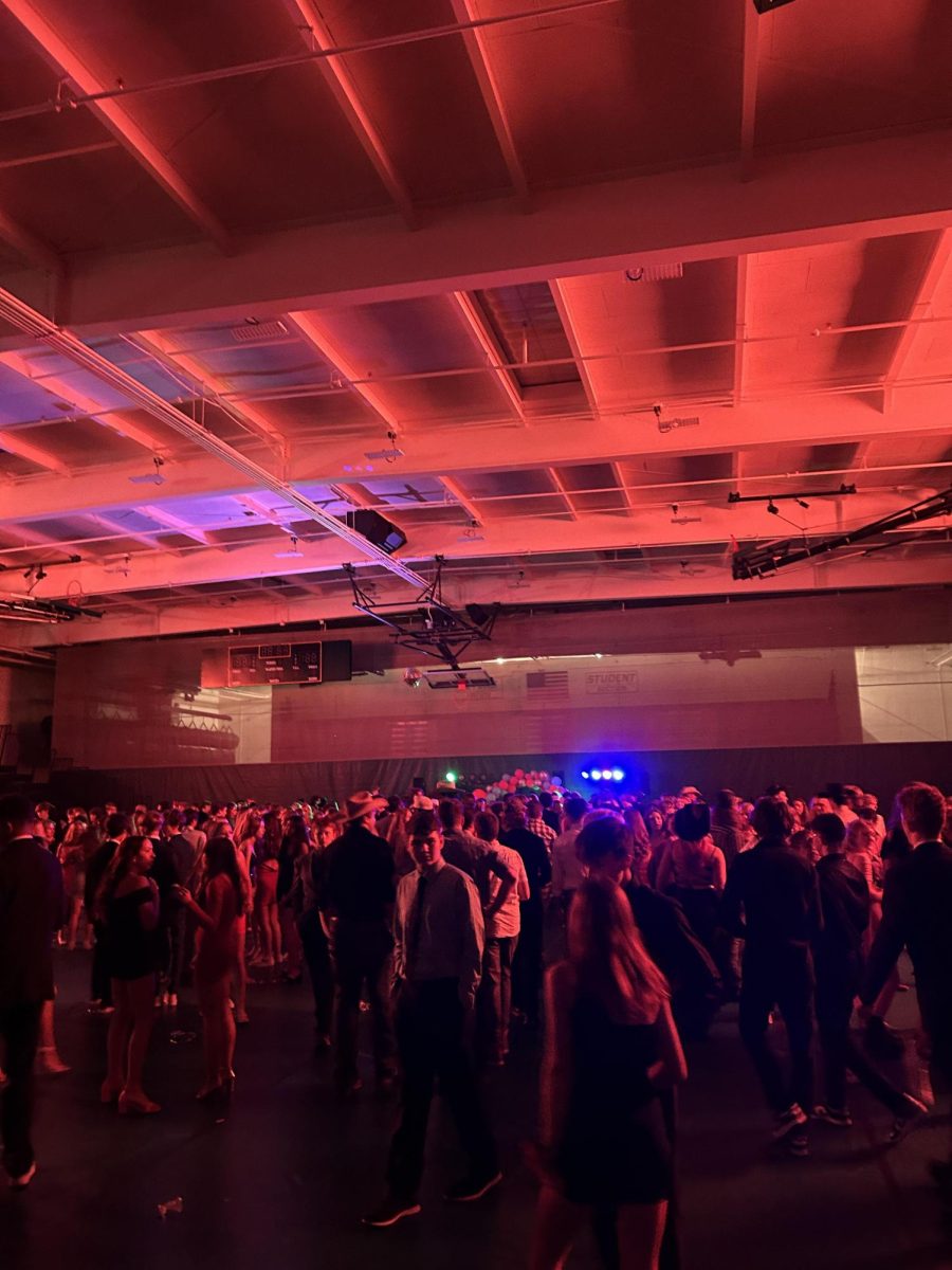 Lindbergh students gather at the homecoming dance.